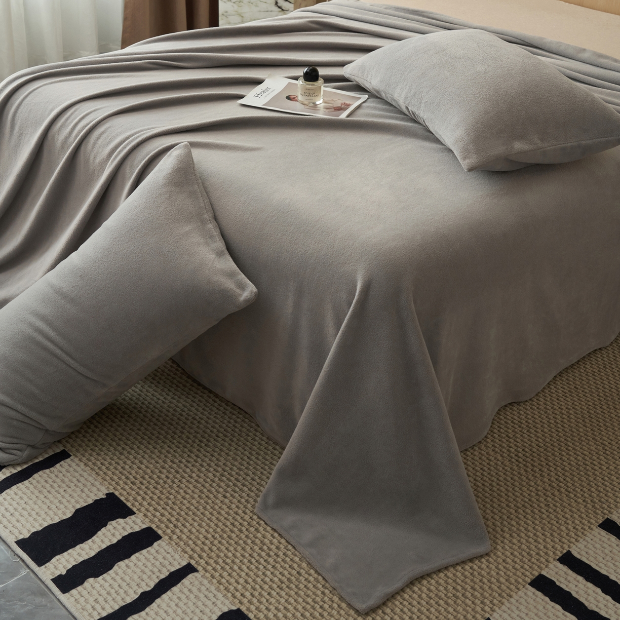 91家纺网 家纺一手货源 找家纺 早晨家纺 2025新款牛奶绒纯色单床单 牛奶绒-浅灰