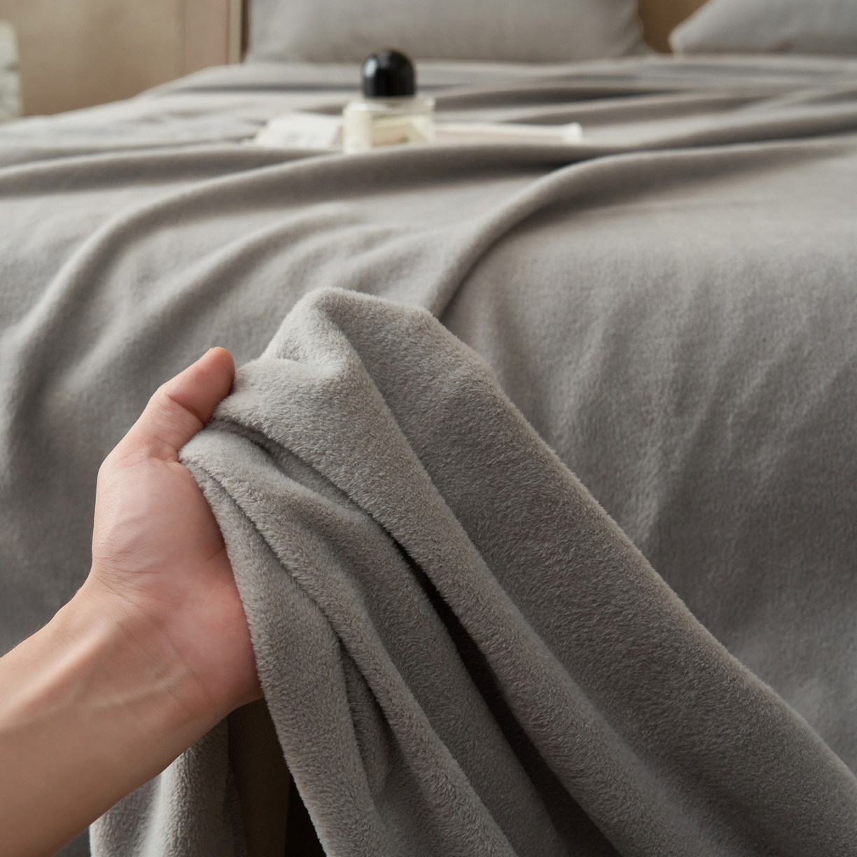 91家纺网 家纺一手货源 找家纺 早晨家纺 2025新款牛奶绒纯色单床单 牛奶绒-浅灰