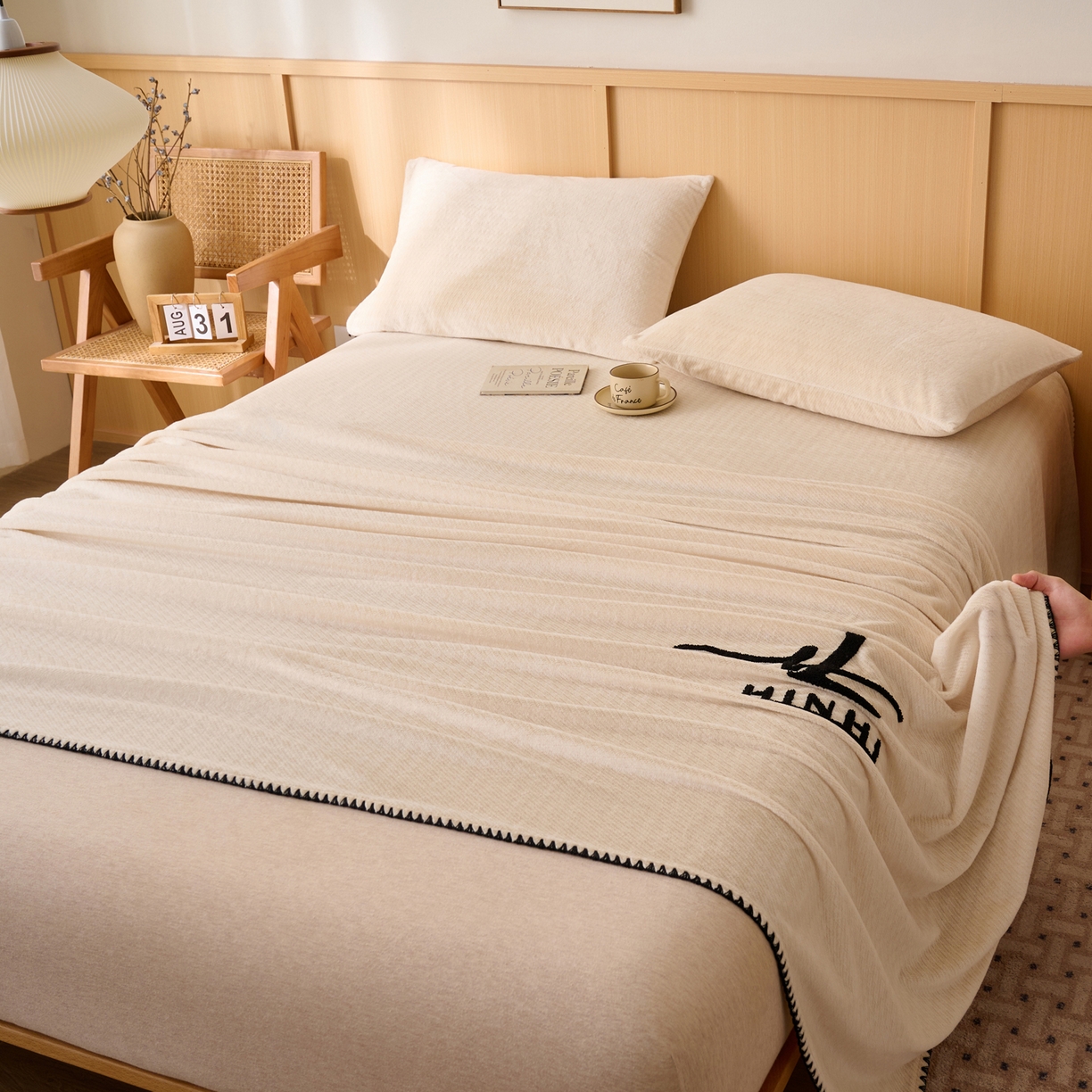 91家纺网 家纺一手货源 找家纺 早晨家纺 2025新款流星款高克重牛奶绒阳离子提花兔毛单床单 流星-奶白