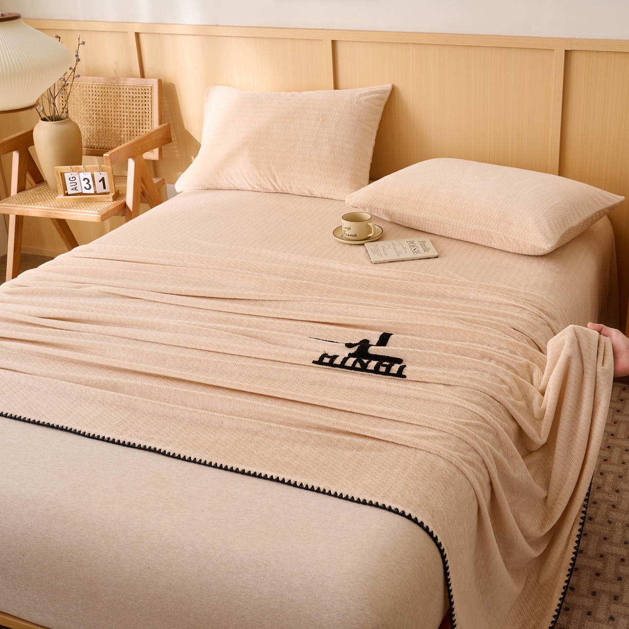 91家纺网 家纺一手货源 找家纺 早晨家纺 2025新款流星款高克重牛奶绒阳离子提花兔毛单床单 流星-米驼