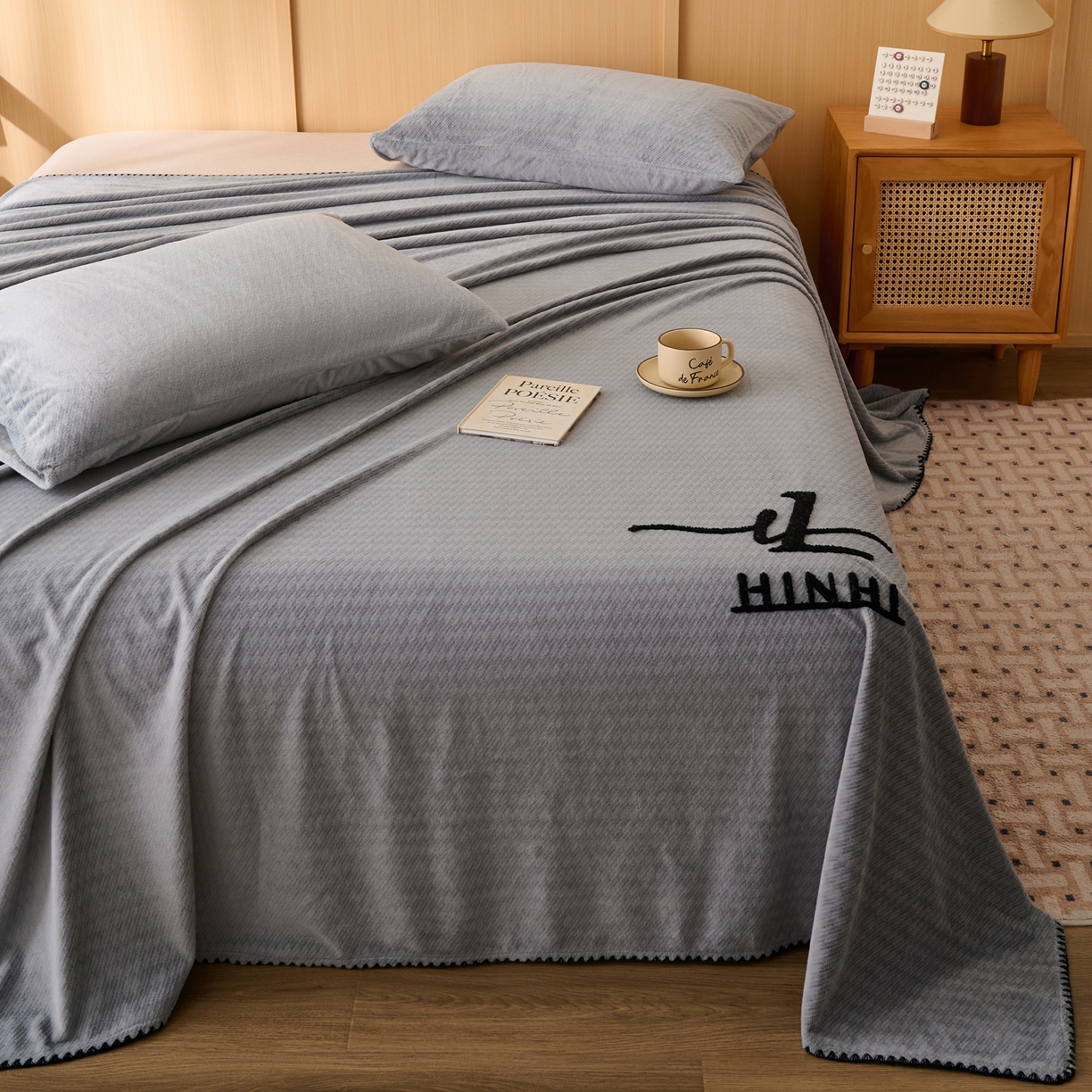 91家纺网 家纺一手货源 找家纺 早晨家纺 2025新款流星款高克重牛奶绒阳离子提花兔毛单床单 流星-银灰