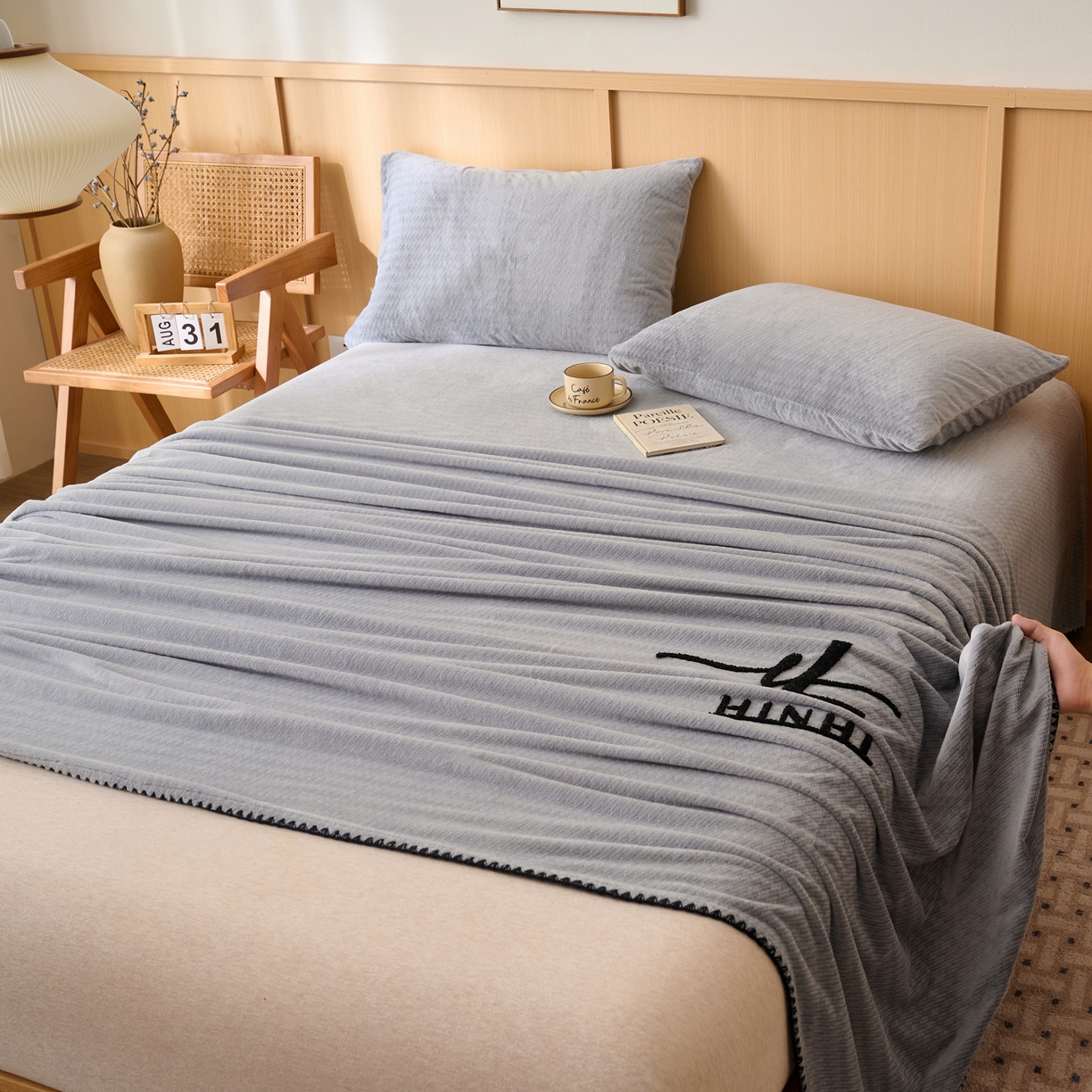 91家纺网 家纺一手货源 找家纺 早晨家纺 2025新款流星款高克重牛奶绒阳离子提花兔毛单床单 流星-银灰