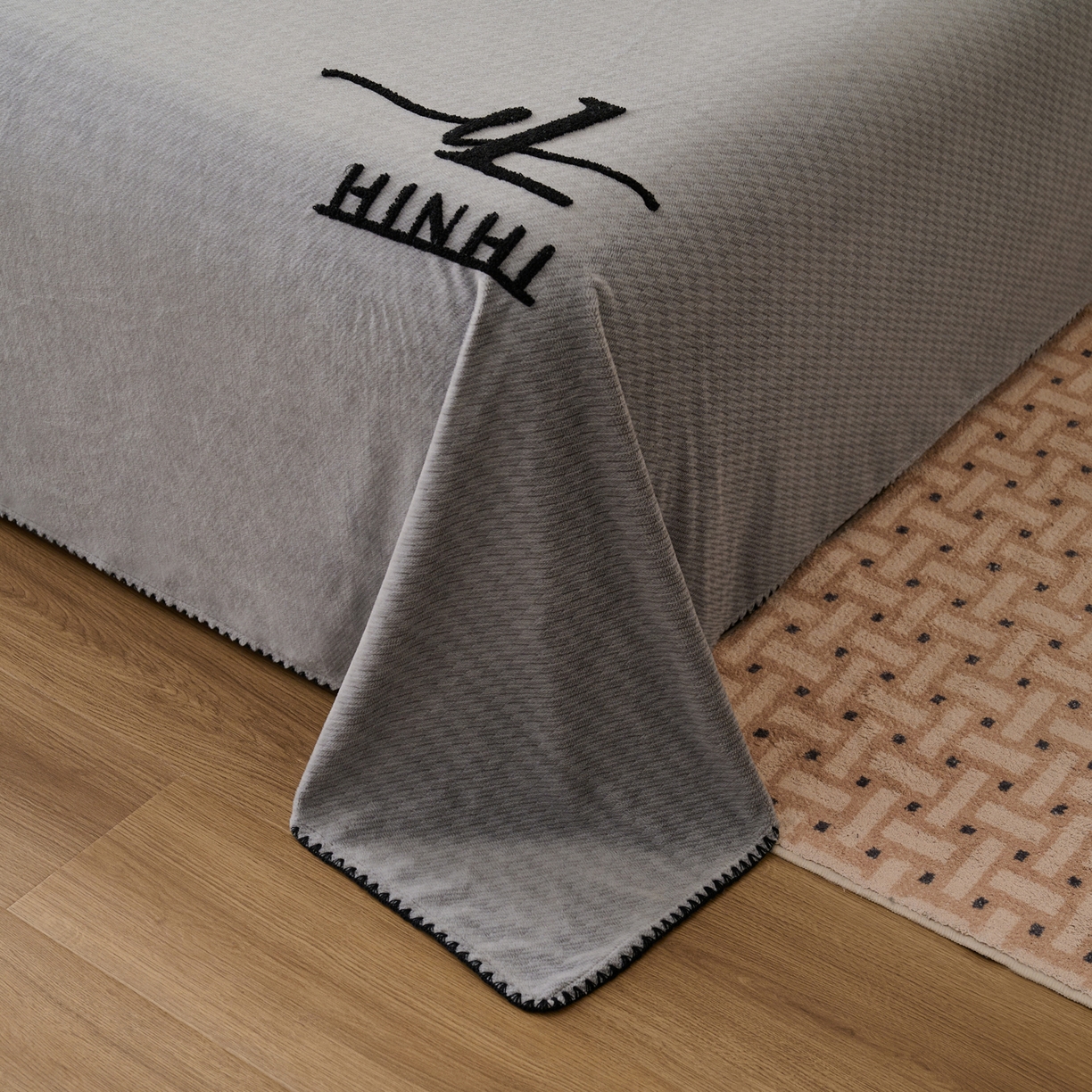 91家纺网 家纺一手货源 找家纺 早晨家纺 2025新款流星款高克重牛奶绒阳离子提花兔毛单床单 流星-银灰