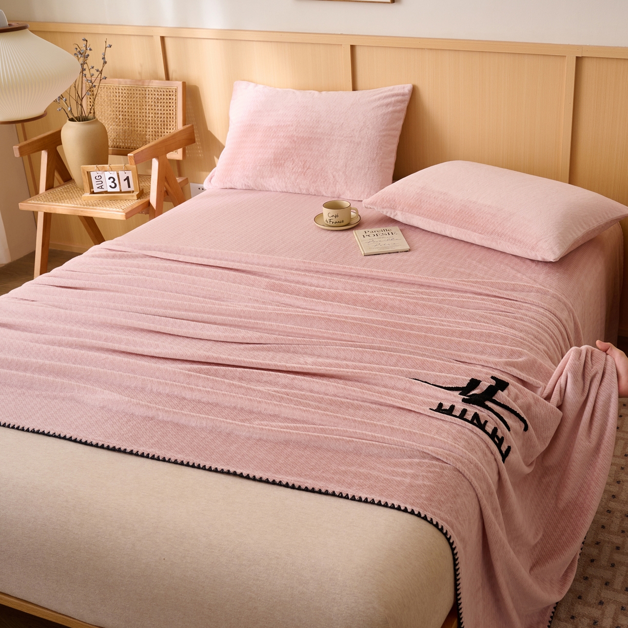 91家纺网 家纺一手货源 找家纺 早晨家纺 2025新款流星款高克重牛奶绒阳离子提花兔毛单床单 流星-豆沙