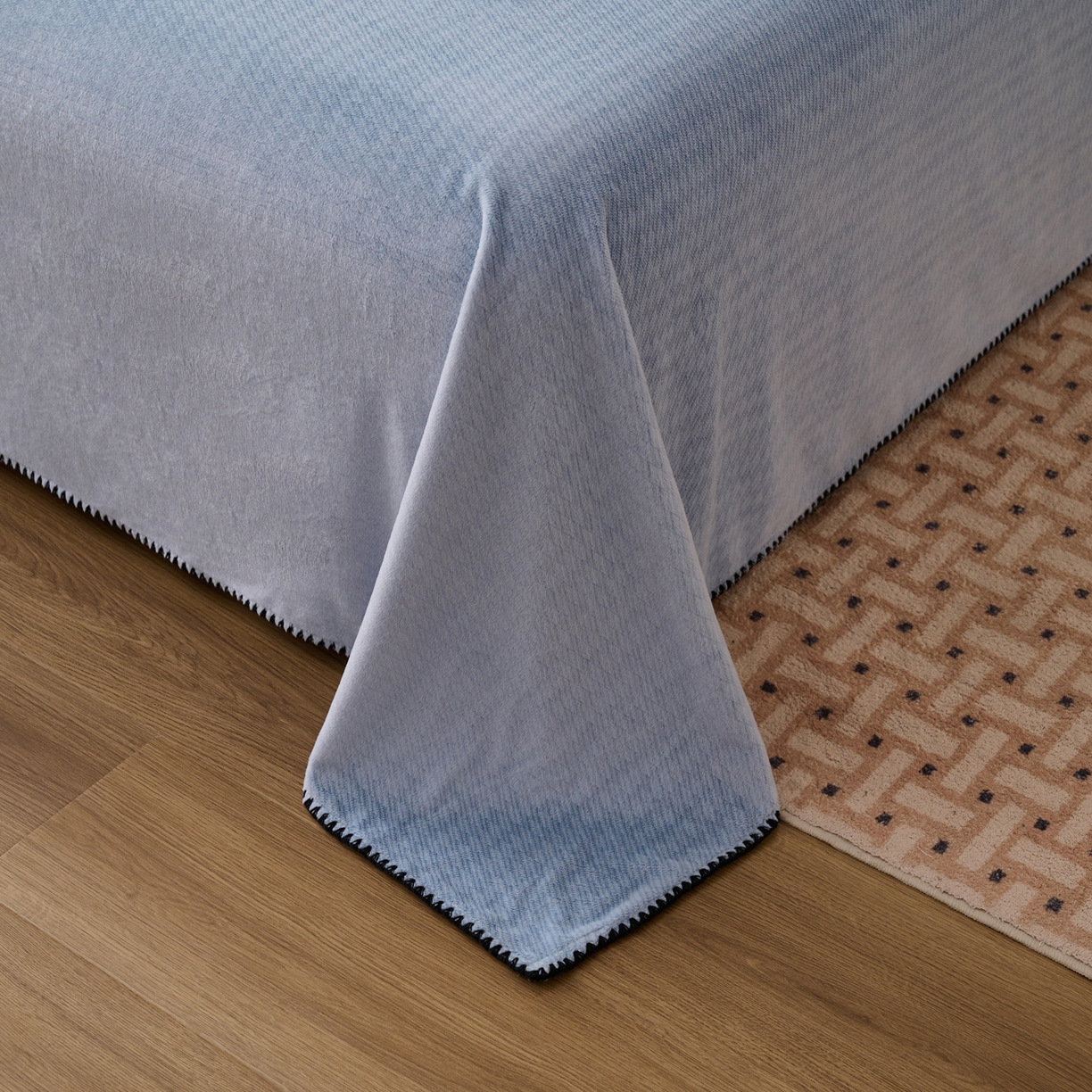 91家纺网 家纺一手货源 找家纺 早晨家纺 2025新款流星款高克重牛奶绒阳离子提花兔毛单床单 流星-雾蓝