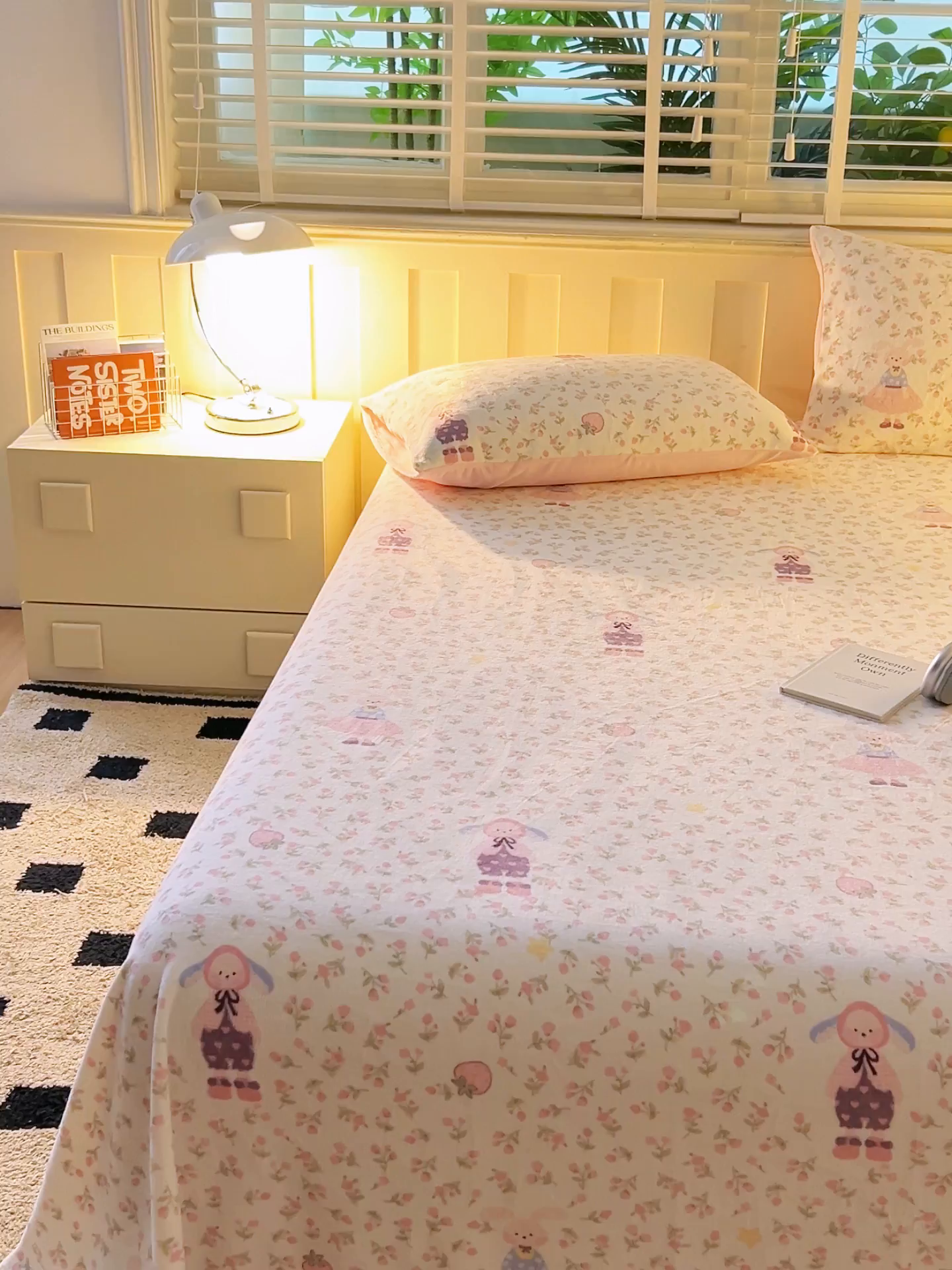 91家纺网 家纺一手货源 找家纺 早晨家纺 2025新款卡通印花高克重牛奶绒印花单床单 花兔谣