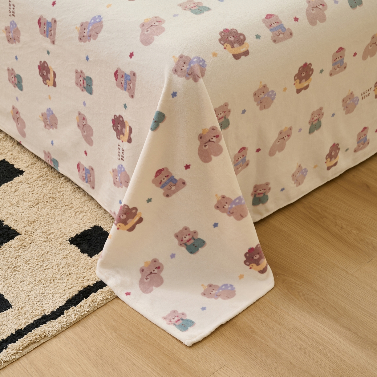 91家纺网 家纺一手货源 找家纺 早晨家纺 2025新款卡通印花高克重牛奶绒印花单床单 萌熊集