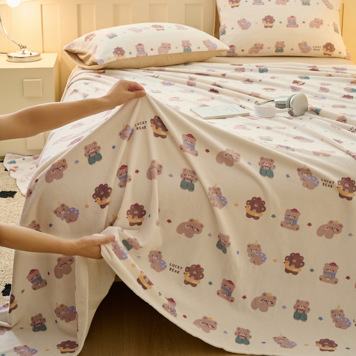 91家纺网 家纺一手货源 找家纺 早晨家纺 2025新款卡通印花高克重牛奶绒印花单床单 萌熊集