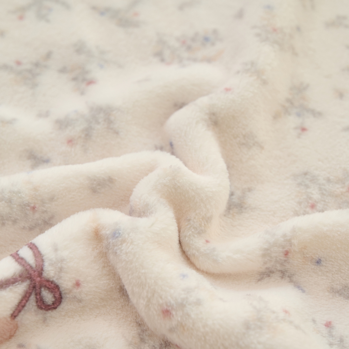 91家纺网 家纺一手货源 找家纺 早晨家纺 2025新款卡通印花高克重牛奶绒印花单床单 萌熊絮