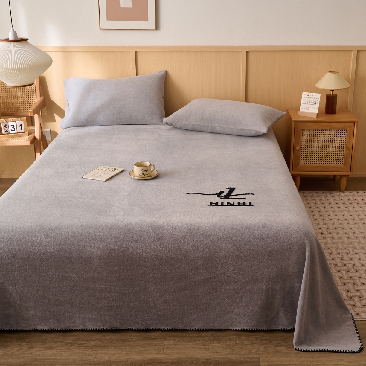 91家纺网 家纺一手货源 找家纺 早晨家纺 2025新款华泰款高克重牛奶绒仿羊绒单床单系列 华泰-高级灰