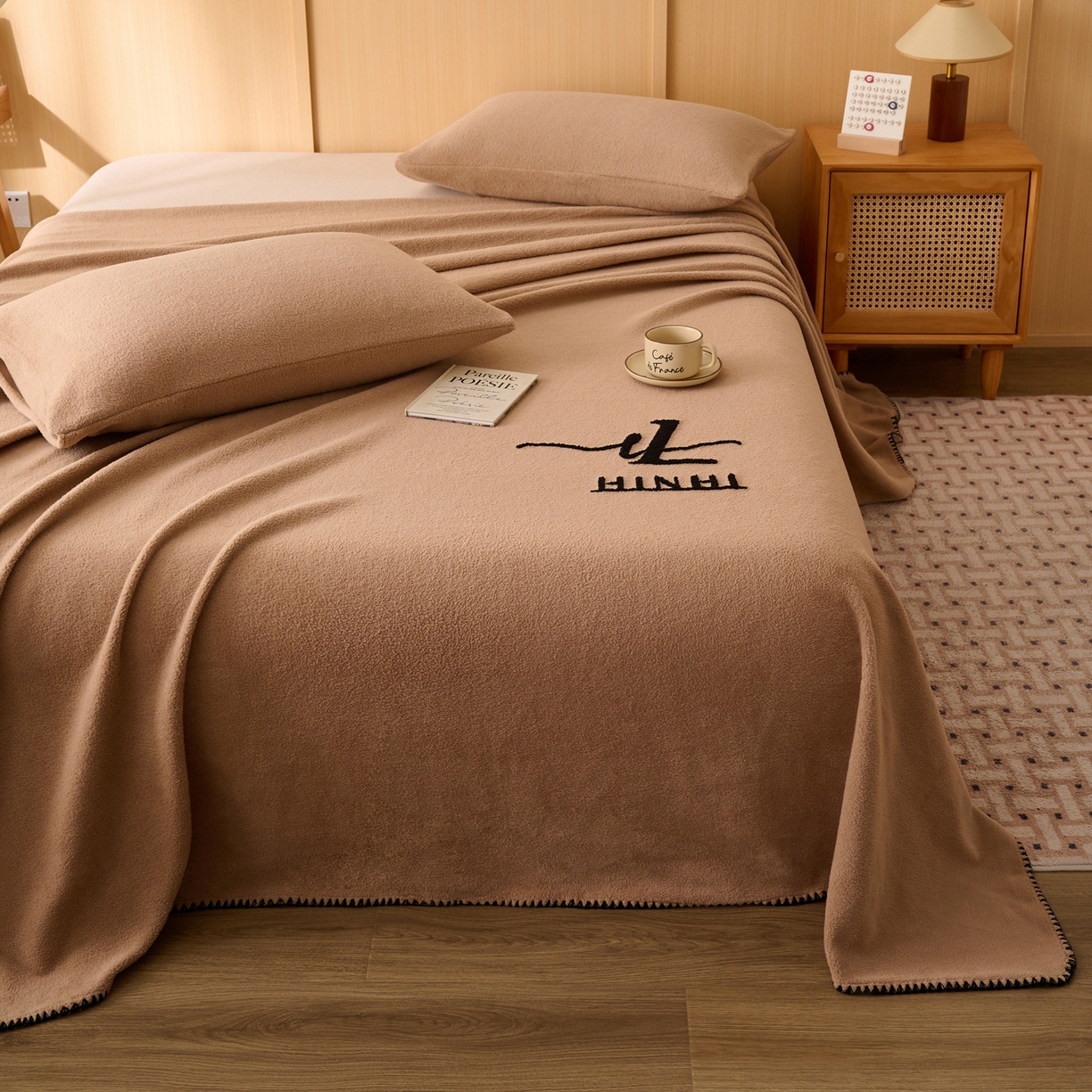 91家纺网 家纺一手货源 找家纺 早晨家纺 2025新款华泰款高克重牛奶绒仿羊绒单床单系列 华泰-高级咖