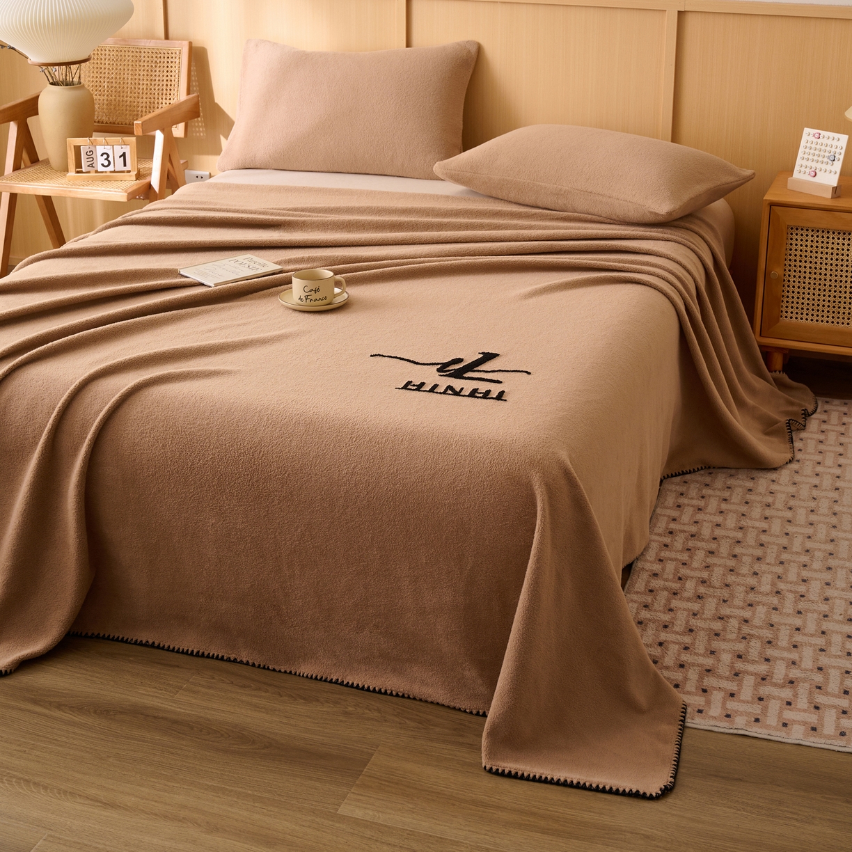 91家纺网 家纺一手货源 找家纺 早晨家纺 2025新款华泰款高克重牛奶绒仿羊绒单床单系列 华泰-高级咖