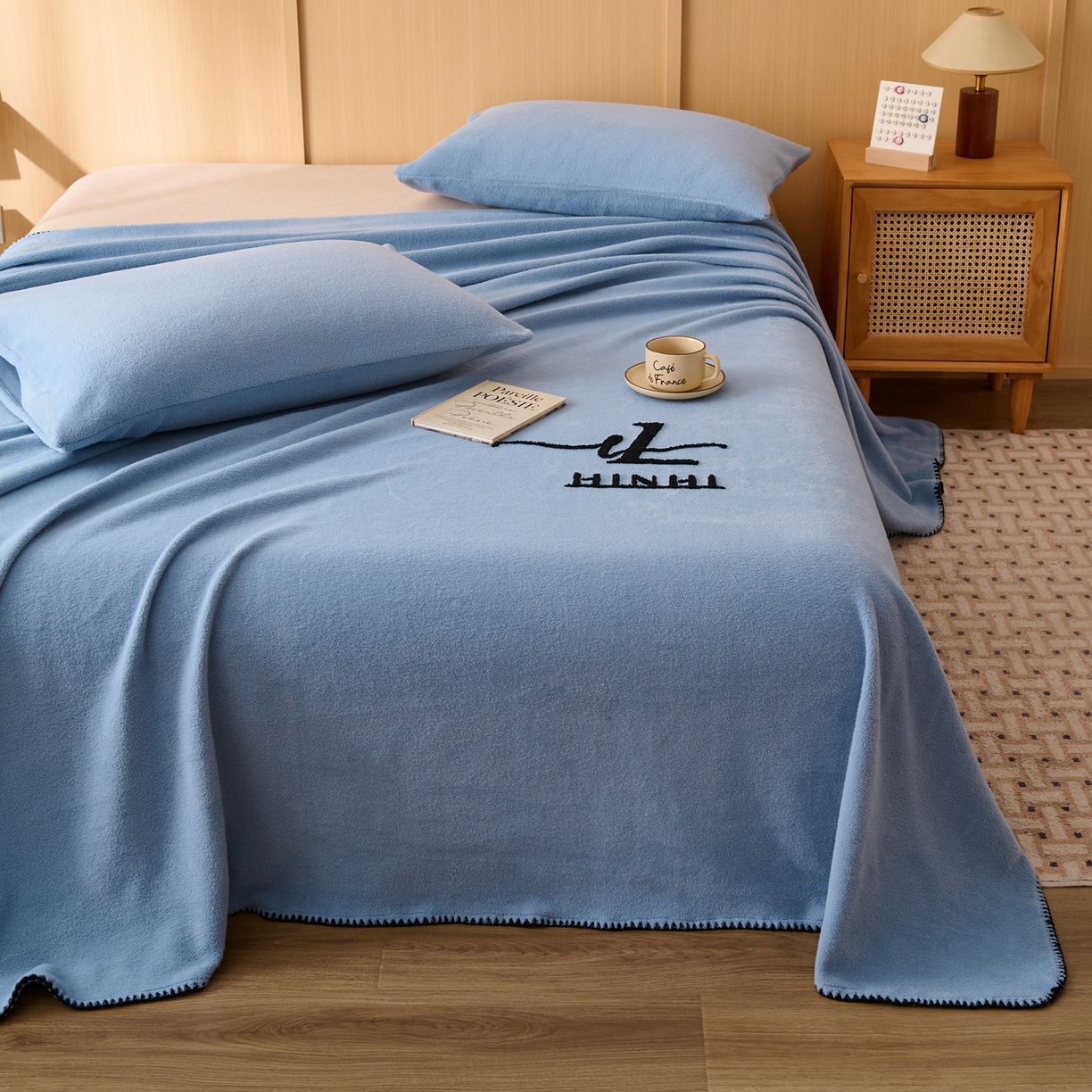 91家纺网 家纺一手货源 找家纺 早晨家纺 2025新款华泰款高克重牛奶绒仿羊绒单床单系列 华泰-雾蓝