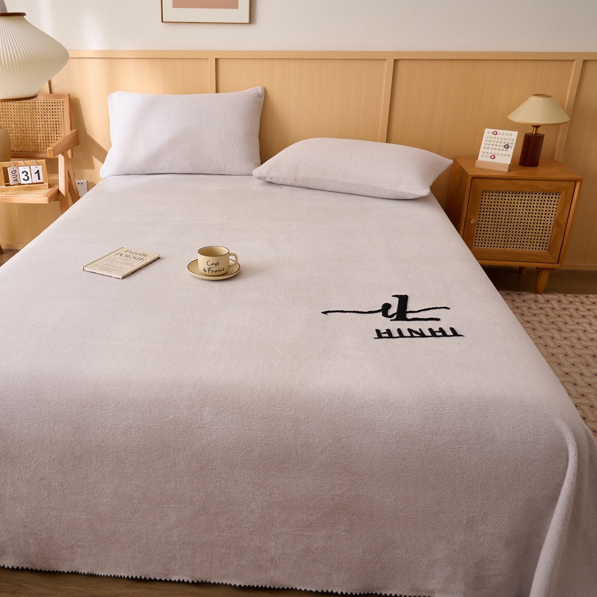 91家纺网 家纺一手货源 找家纺 早晨家纺 2025新款华泰款高克重牛奶绒仿羊绒单床单系列 华泰-银灰