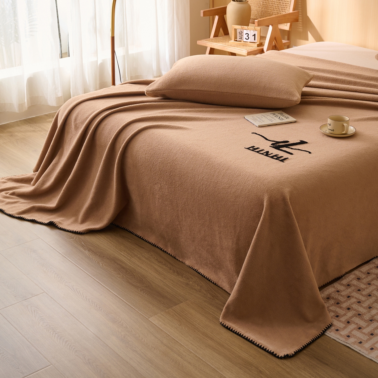 91家纺网 家纺一手货源 找家纺 早晨家纺 2025新款华泰款高克重牛奶绒仿羊绒单床单系列 华泰-高级咖