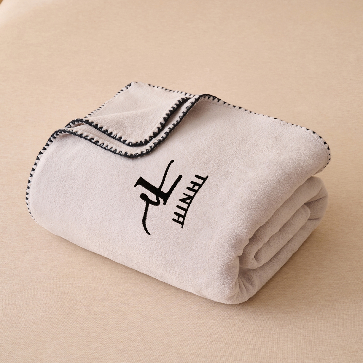 91家纺网 家纺一手货源 找家纺 早晨家纺 2025新款华泰款高克重牛奶绒仿羊绒单床单系列 华泰-银灰