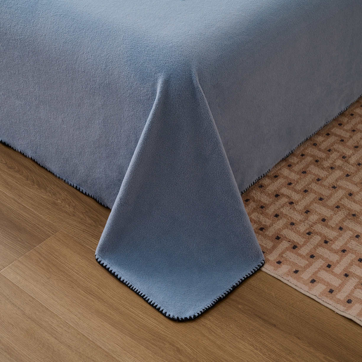 91家纺网 家纺一手货源 找家纺 早晨家纺 2025新款华泰款高克重牛奶绒仿羊绒单床单系列 华泰-雾蓝