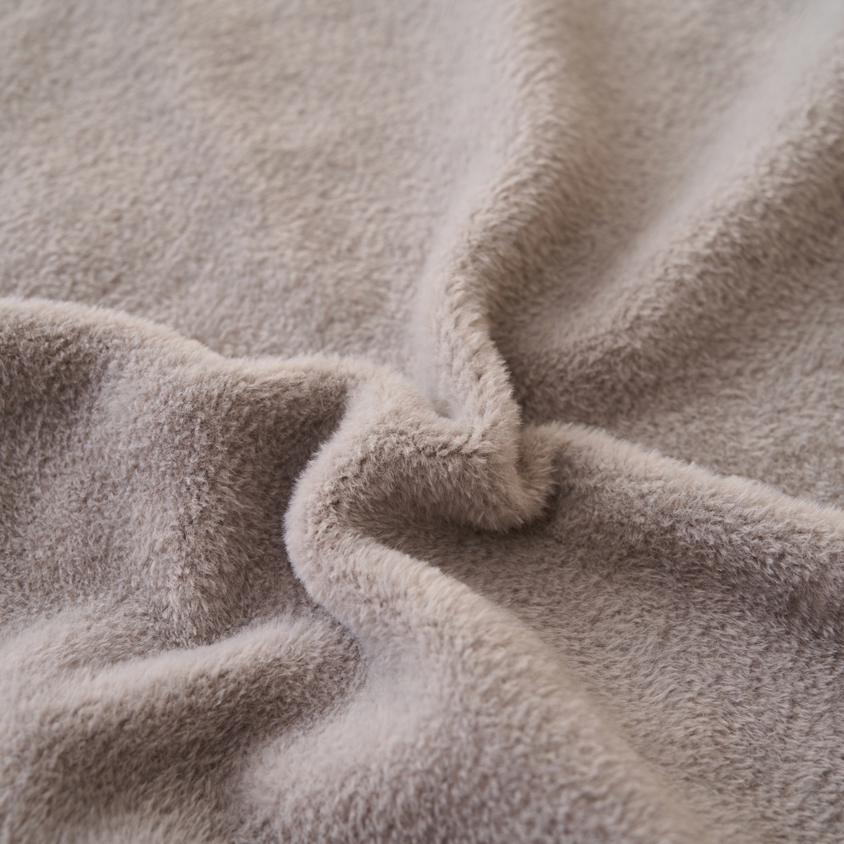 91家纺网 家纺一手货源 找家纺 早晨家纺 2025新款华泰款高克重牛奶绒仿羊绒单床单系列 华泰-高级灰