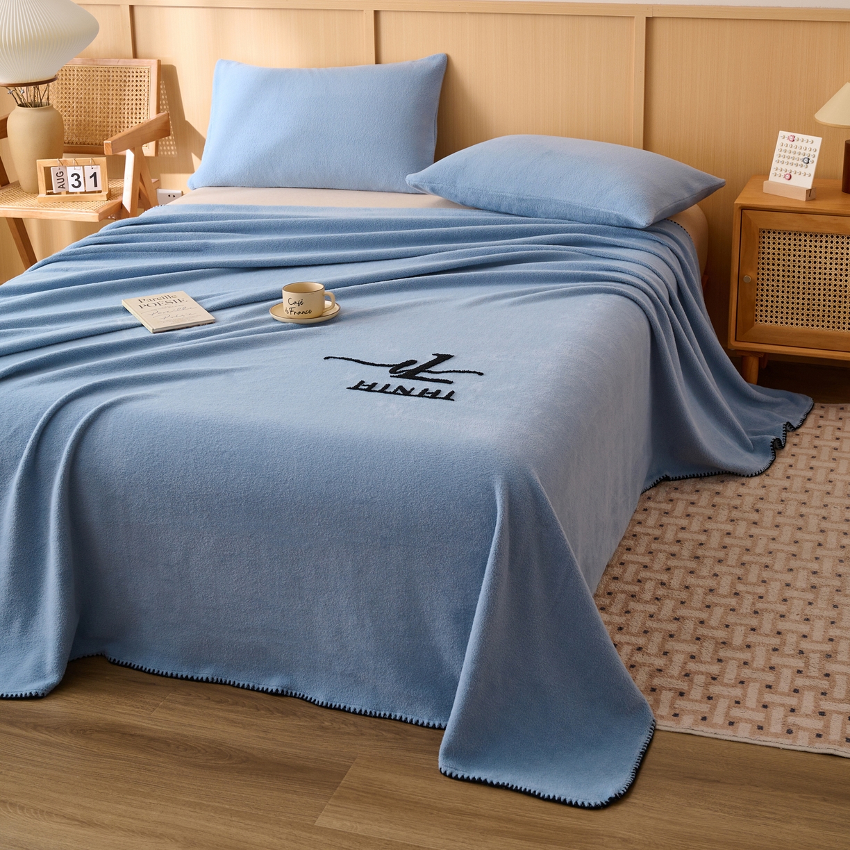91家纺网 家纺一手货源 找家纺 早晨家纺 2025新款华泰款高克重牛奶绒仿羊绒单床单系列 华泰-雾蓝
