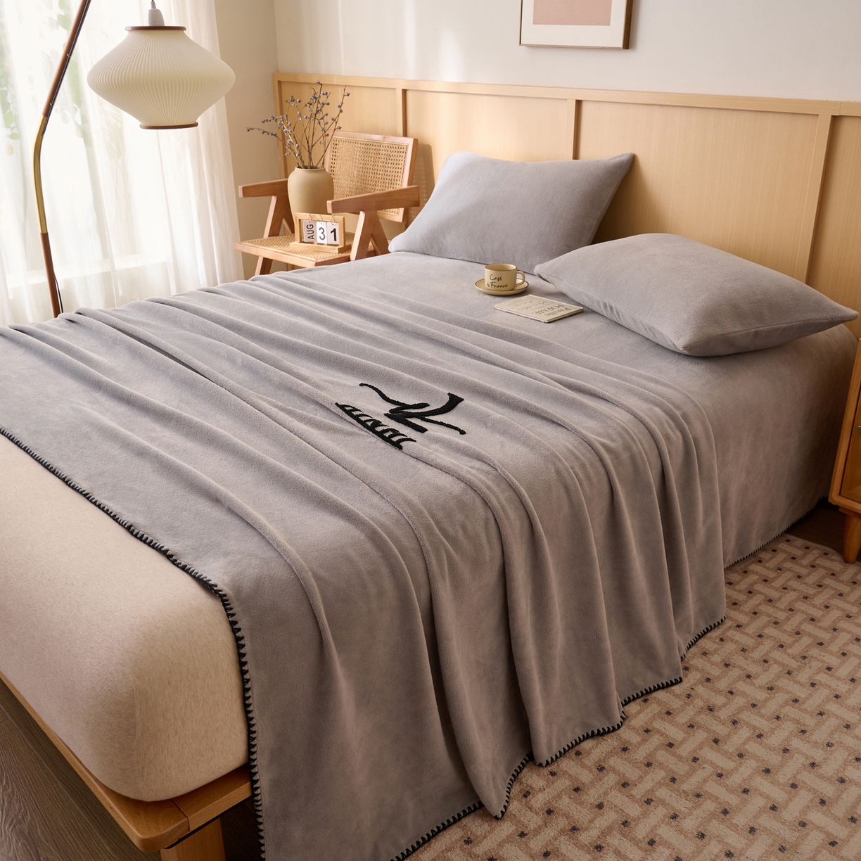91家纺网 家纺一手货源 找家纺 早晨家纺 2025新款华泰款高克重牛奶绒仿羊绒单床单系列 华泰-高级灰