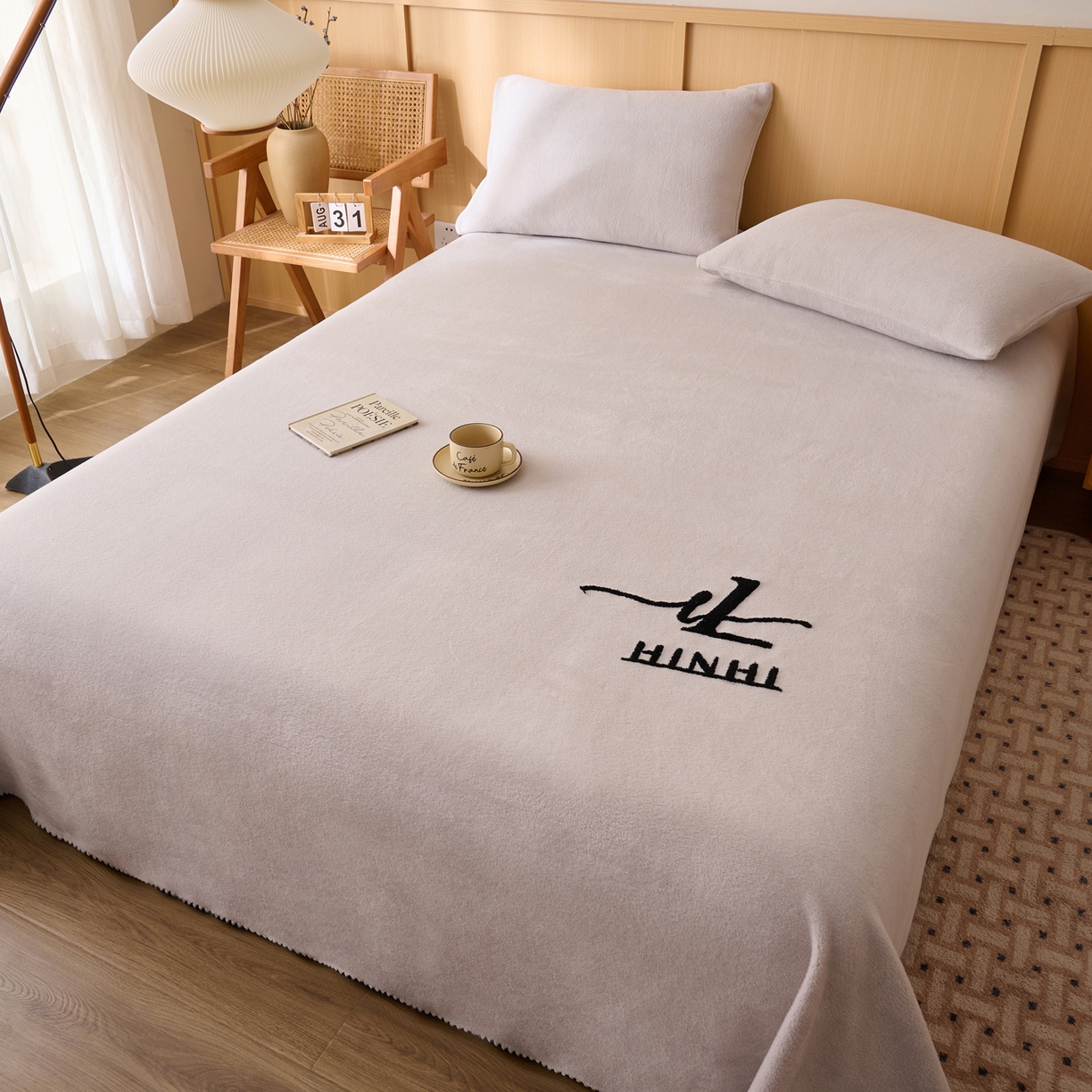 91家纺网 家纺一手货源 找家纺 早晨家纺 2025新款华泰款高克重牛奶绒仿羊绒单床单系列 华泰-银灰