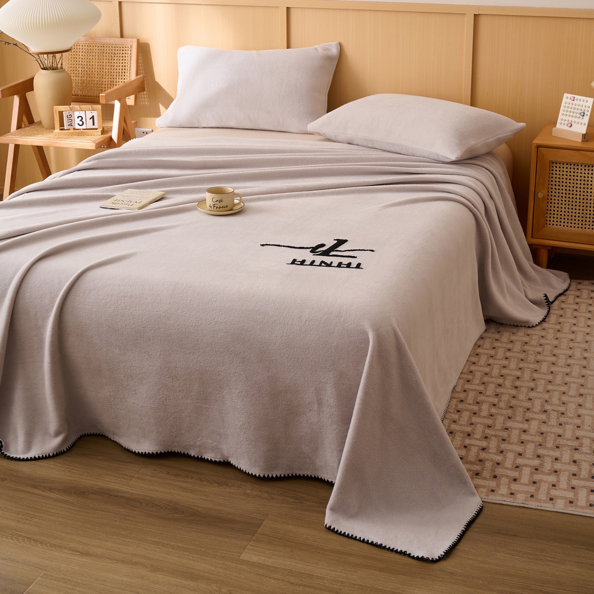 91家纺网 家纺一手货源 找家纺 早晨家纺 2025新款华泰款高克重牛奶绒仿羊绒单床单系列 华泰-银灰