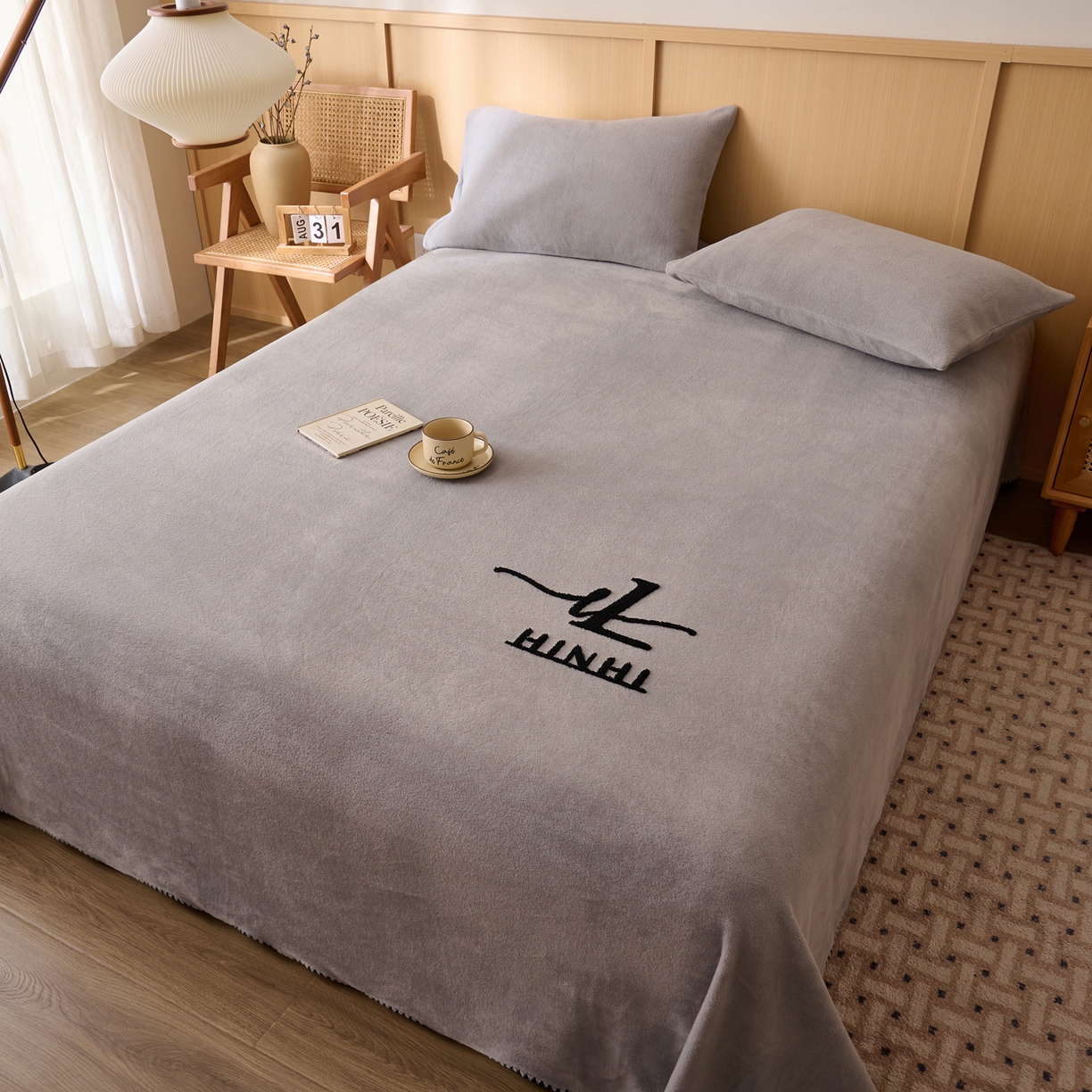 91家纺网 家纺一手货源 找家纺 早晨家纺 2025新款华泰款高克重牛奶绒仿羊绒单床单系列 华泰-高级灰