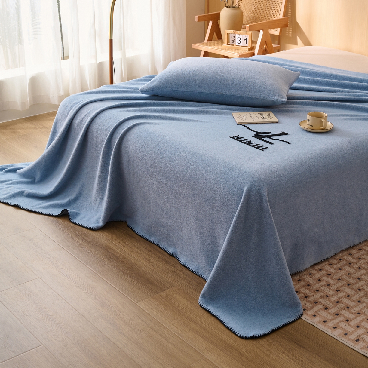 91家纺网 家纺一手货源 找家纺 早晨家纺 2025新款华泰款高克重牛奶绒仿羊绒单床单系列 华泰-雾蓝