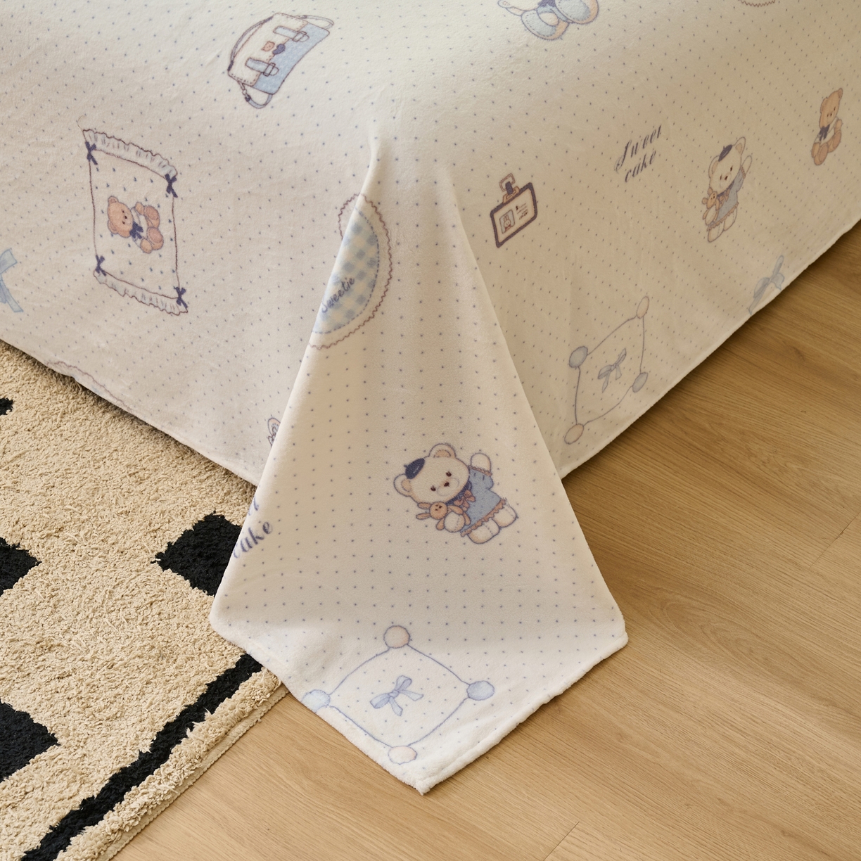 91家纺网 家纺一手货源 找家纺 早晨家纺 2025新款卡通印花高克重牛奶绒印花单床单 甜熊记