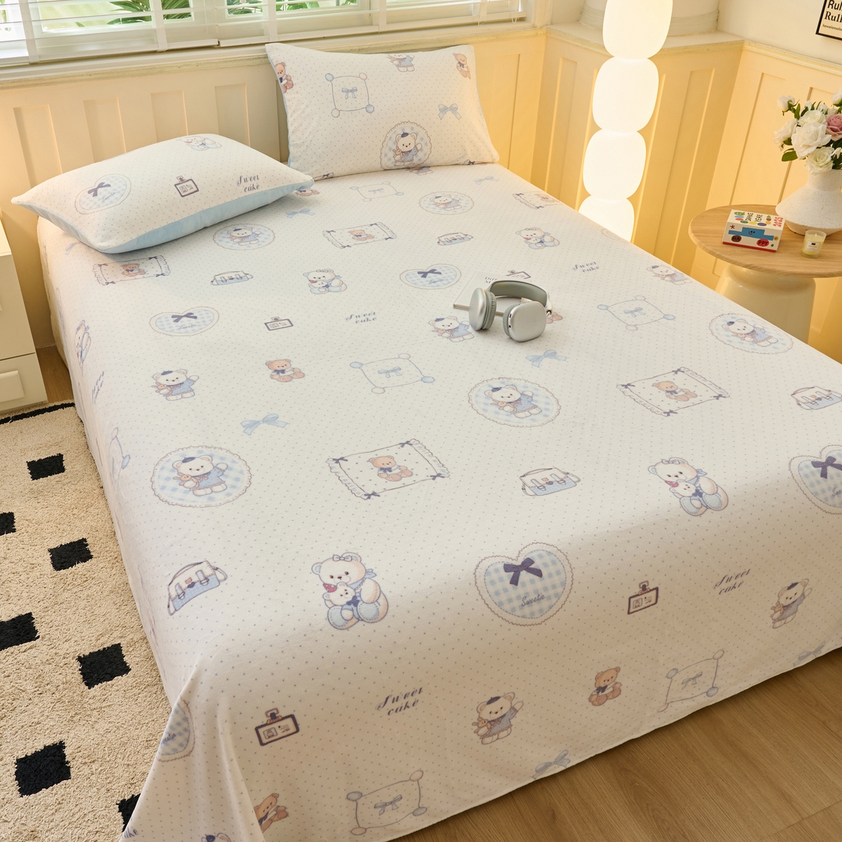 91家纺网 家纺一手货源 找家纺 早晨家纺 2025新款卡通印花高克重牛奶绒印花单床单 甜熊记