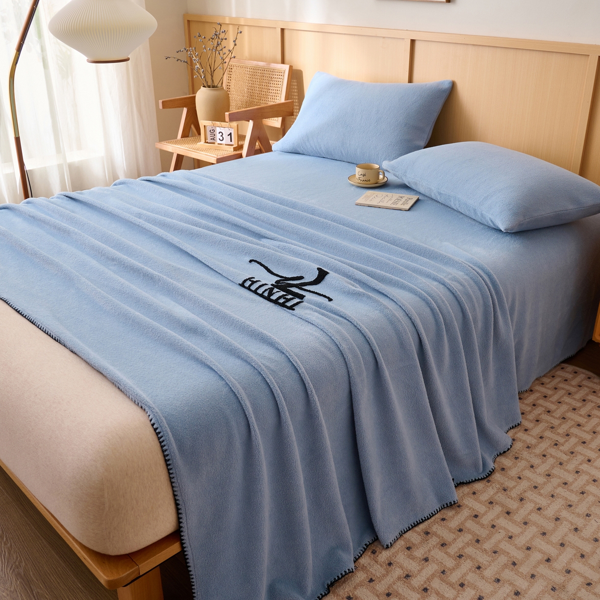 91家纺网 家纺一手货源 找家纺 早晨家纺 2025新款华泰款高克重牛奶绒仿羊绒单床单系列 华泰-雾蓝