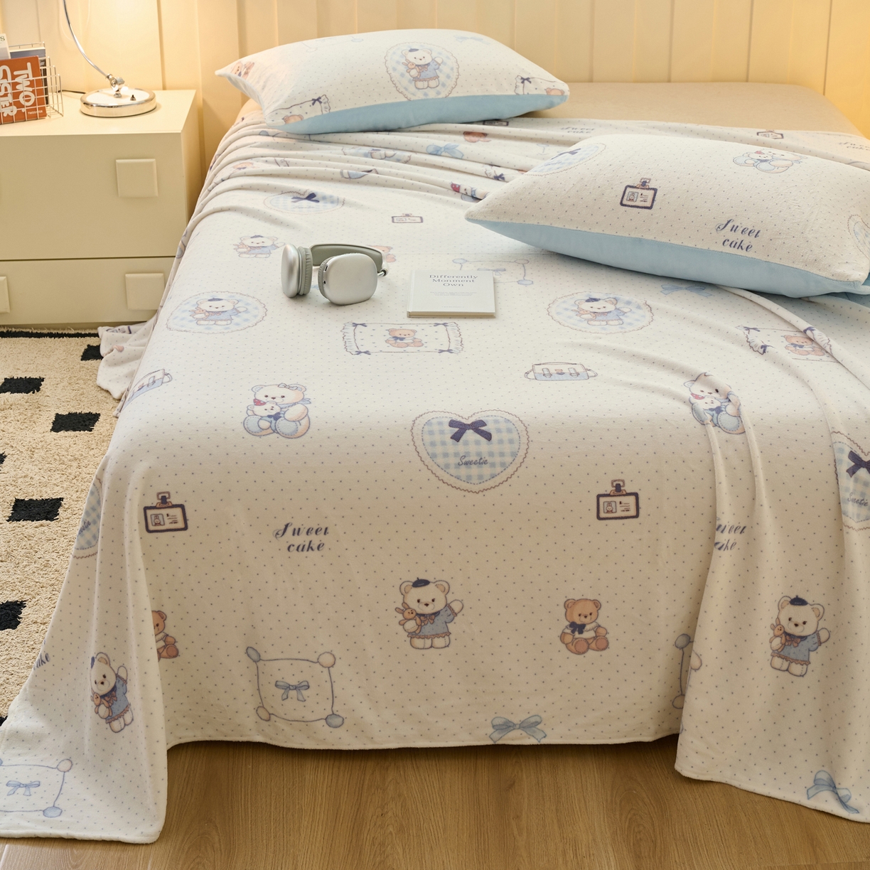 91家纺网 家纺一手货源 找家纺 早晨家纺 2025新款卡通印花高克重牛奶绒印花单床单 甜熊记