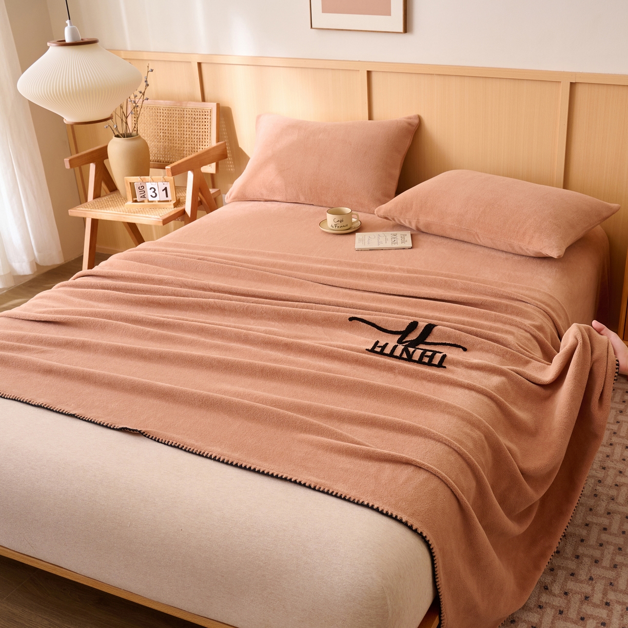 91家纺网 家纺一手货源 找家纺 早晨家纺 2025新款华泰款高克重牛奶绒仿羊绒单床单系列 华泰-焦糖