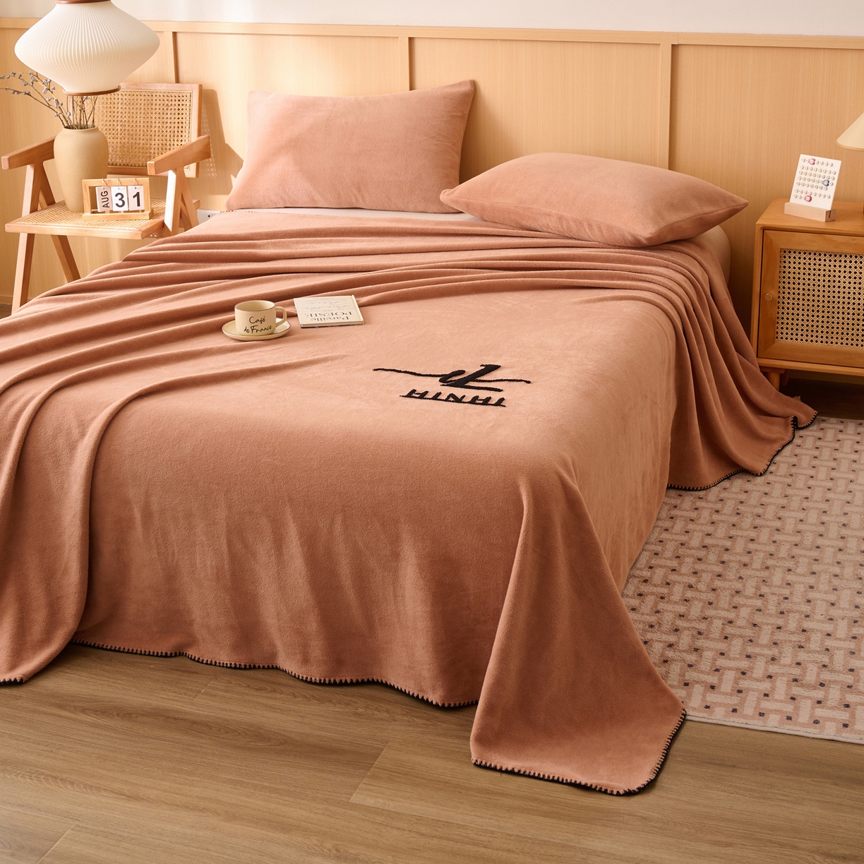 91家纺网 家纺一手货源 找家纺 早晨家纺 2025新款华泰款高克重牛奶绒仿羊绒单床单系列 华泰-焦糖