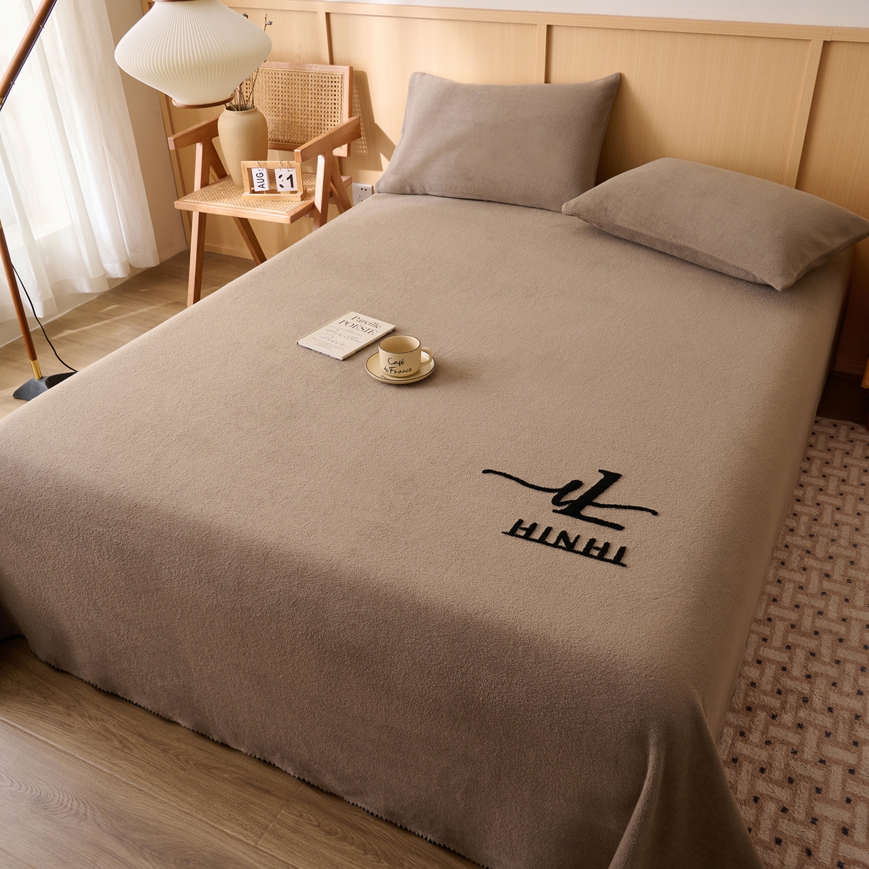 91家纺网 家纺一手货源 找家纺 早晨家纺 2025新款华泰款高克重牛奶绒仿羊绒单床单系列 华泰-奶茶咖