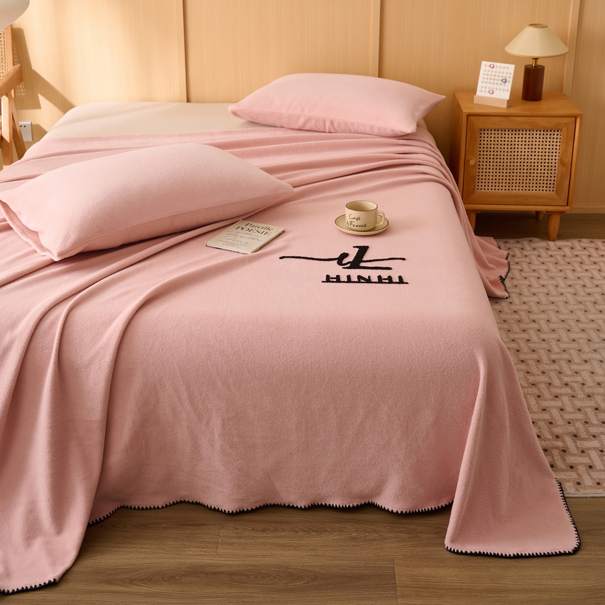 91家纺网 家纺一手货源 找家纺 早晨家纺 2025新款华泰款高克重牛奶绒仿羊绒单床单系列 华泰-玉