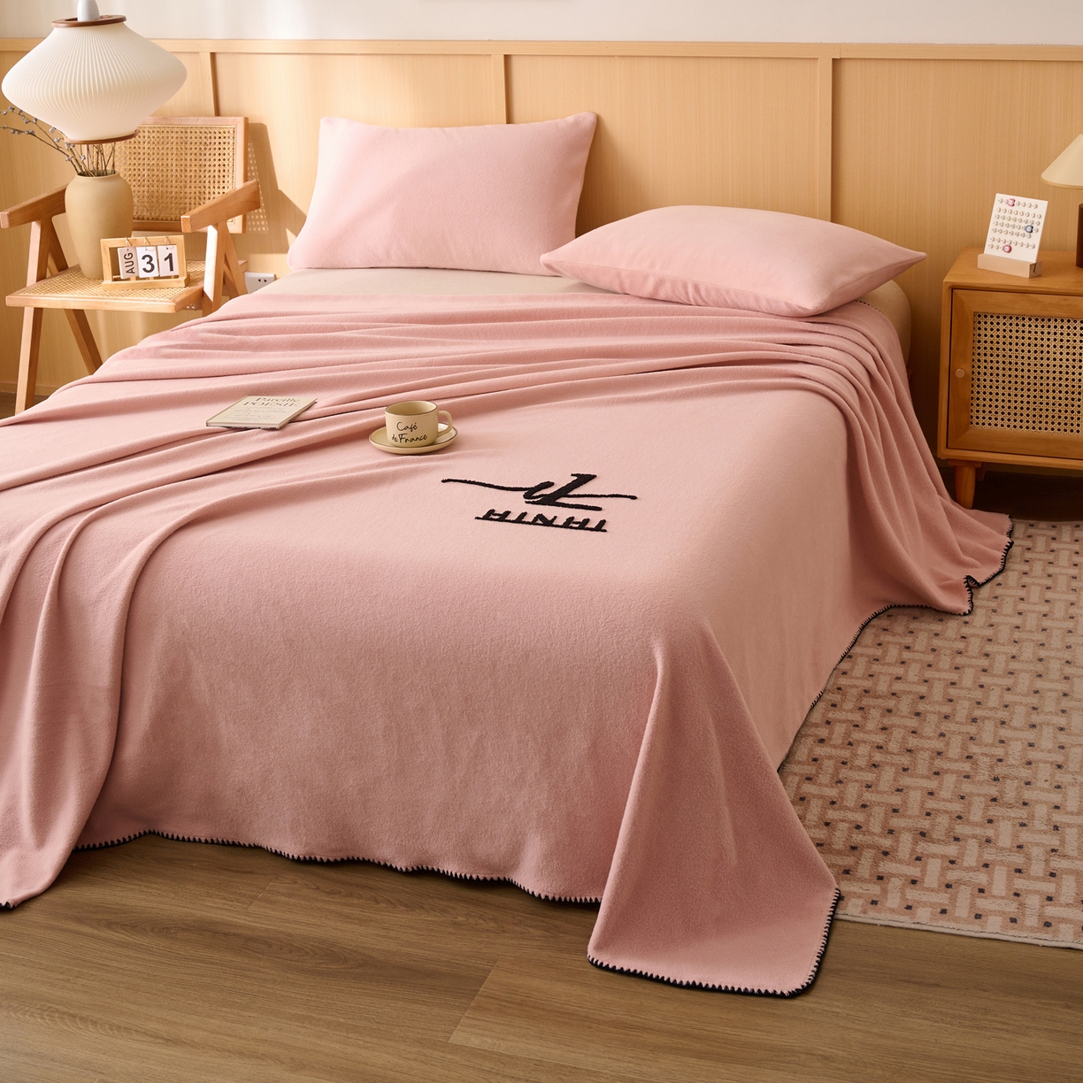 91家纺网 家纺一手货源 找家纺 早晨家纺 2025新款华泰款高克重牛奶绒仿羊绒单床单系列 华泰-玉