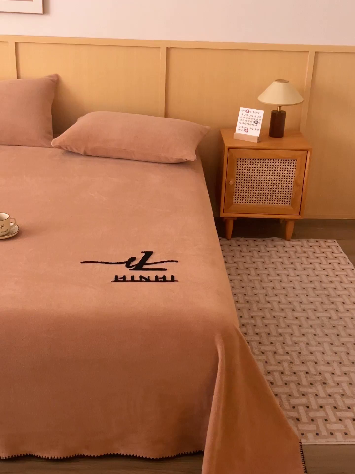 91家纺网 家纺一手货源 找家纺 早晨家纺 2025新款华泰款高克重牛奶绒仿羊绒单床单系列 华泰-焦糖