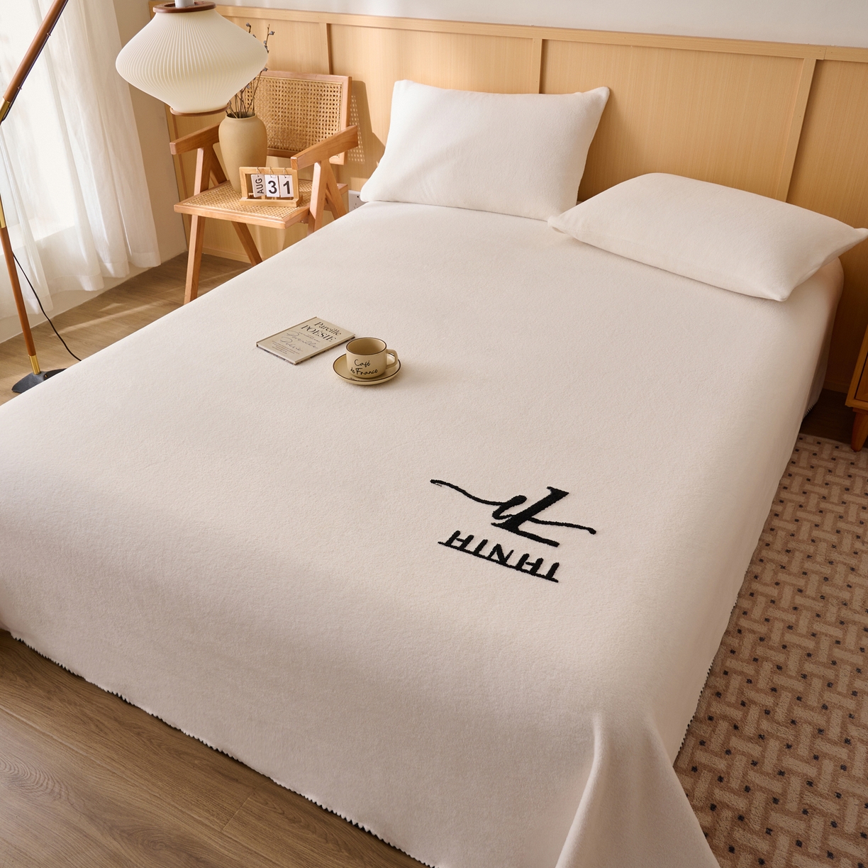 91家纺网 家纺一手货源 找家纺 早晨家纺 2025新款华泰款高克重牛奶绒仿羊绒单床单系列 华泰-奶白