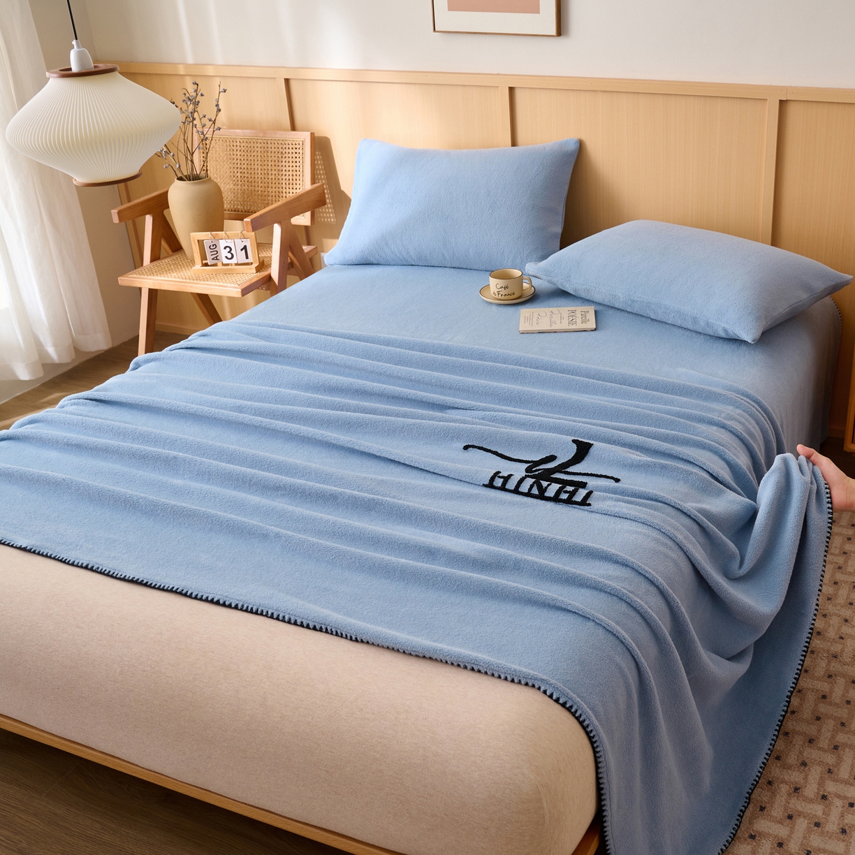 91家纺网 家纺一手货源 找家纺 早晨家纺 2025新款华泰款高克重牛奶绒仿羊绒单床单系列 华泰-雾蓝