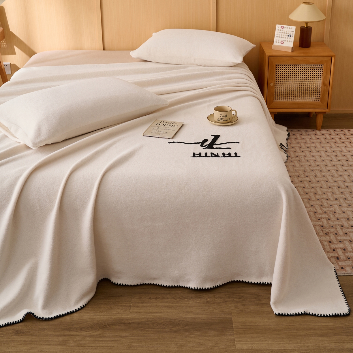 91家纺网 家纺一手货源 找家纺 早晨家纺 2025新款华泰款高克重牛奶绒仿羊绒单床单系列 华泰-奶白