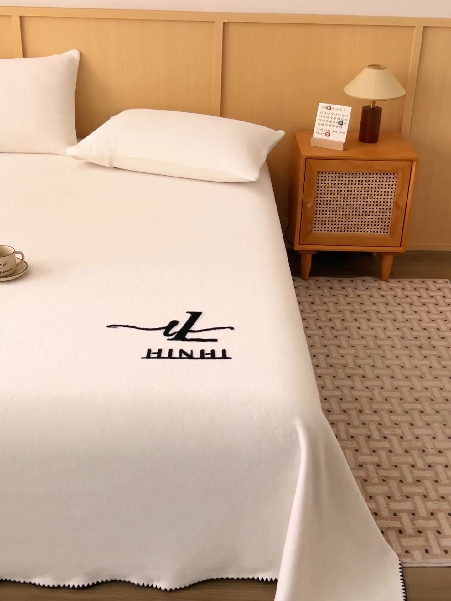 91家纺网 家纺一手货源 找家纺 早晨家纺 2025新款华泰款高克重牛奶绒仿羊绒单床单系列 华泰-奶白