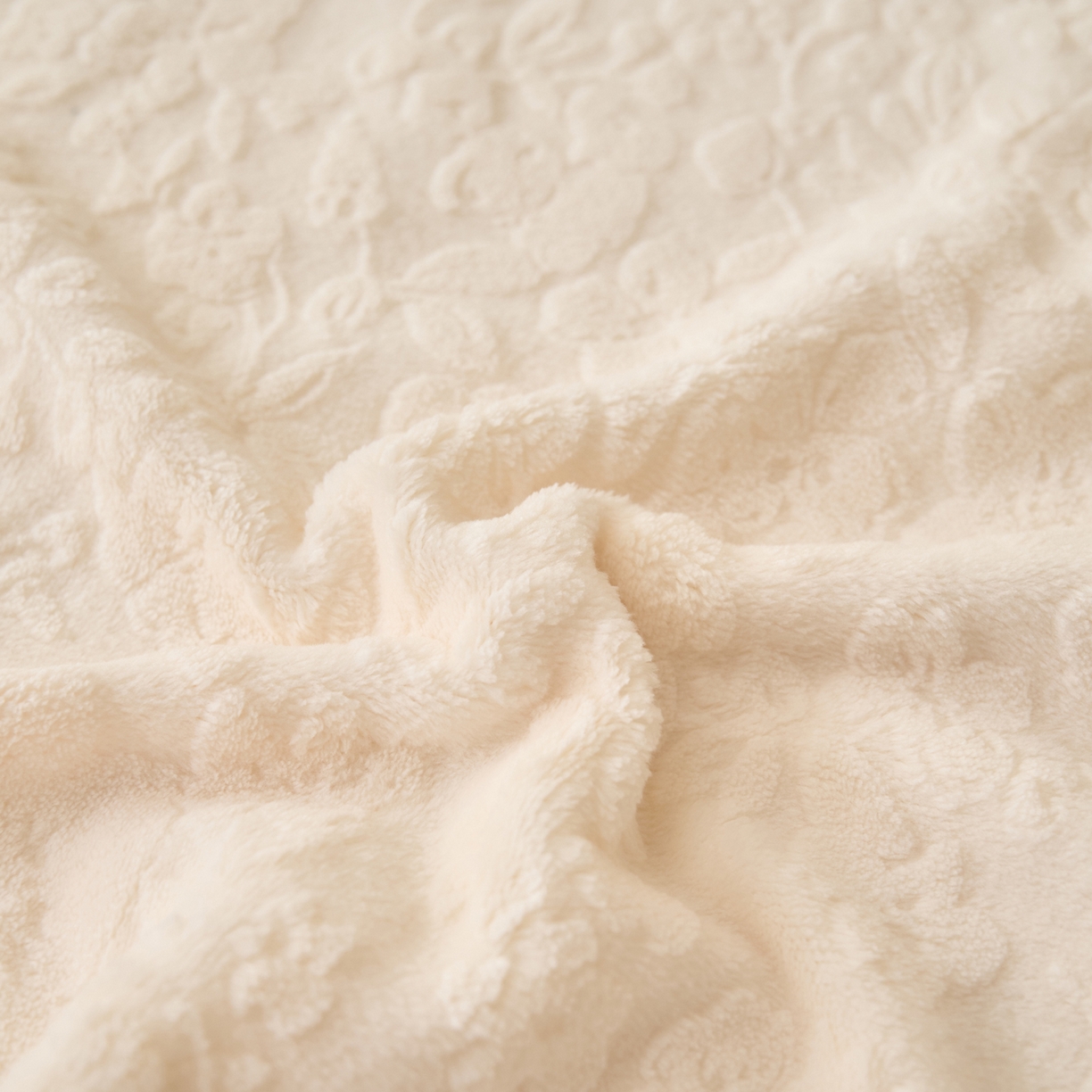 91家纺网 家纺一手货源 找家纺 早晨家纺 2025新款蝴蝶兰款高克重牛奶绒烂花单床单 蝴蝶兰-奶白