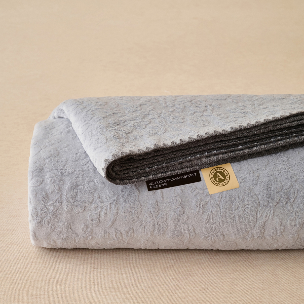 91家纺网 家纺一手货源 找家纺 早晨家纺 2025新款蝴蝶兰款高克重牛奶绒烂花单床单 蝴蝶兰-银灰