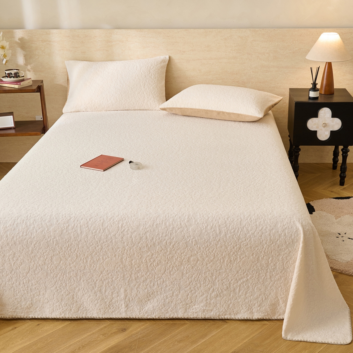 91家纺网 家纺一手货源 找家纺 早晨家纺 2025新款蝴蝶兰款高克重牛奶绒烂花单床单 蝴蝶兰-奶白