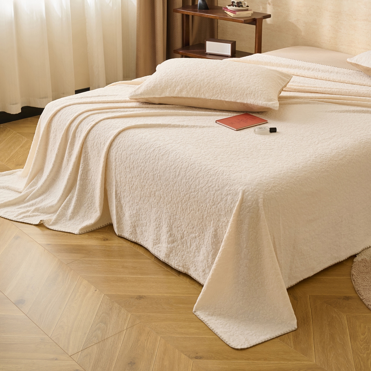 91家纺网 家纺一手货源 找家纺 早晨家纺 2025新款蝴蝶兰款高克重牛奶绒烂花单床单 蝴蝶兰-奶白