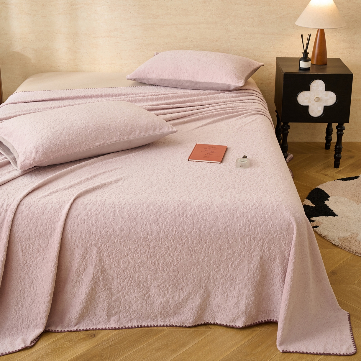 91家纺网 家纺一手货源 找家纺 早晨家纺 2025新款蝴蝶兰款高克重牛奶绒烂花单床单 蝴蝶兰-豆沙