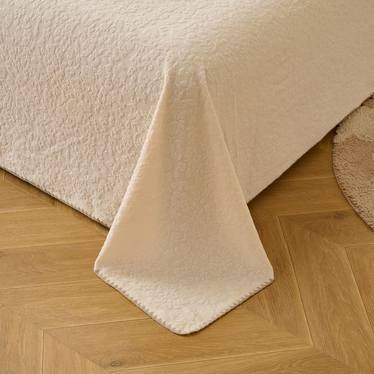 91家纺网 家纺一手货源 找家纺 早晨家纺 2025新款蝴蝶兰款高克重牛奶绒烂花单床单 蝴蝶兰-奶白