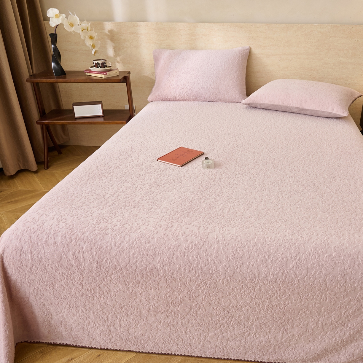 91家纺网 家纺一手货源 找家纺 早晨家纺 2025新款蝴蝶兰款高克重牛奶绒烂花单床单 蝴蝶兰-豆沙