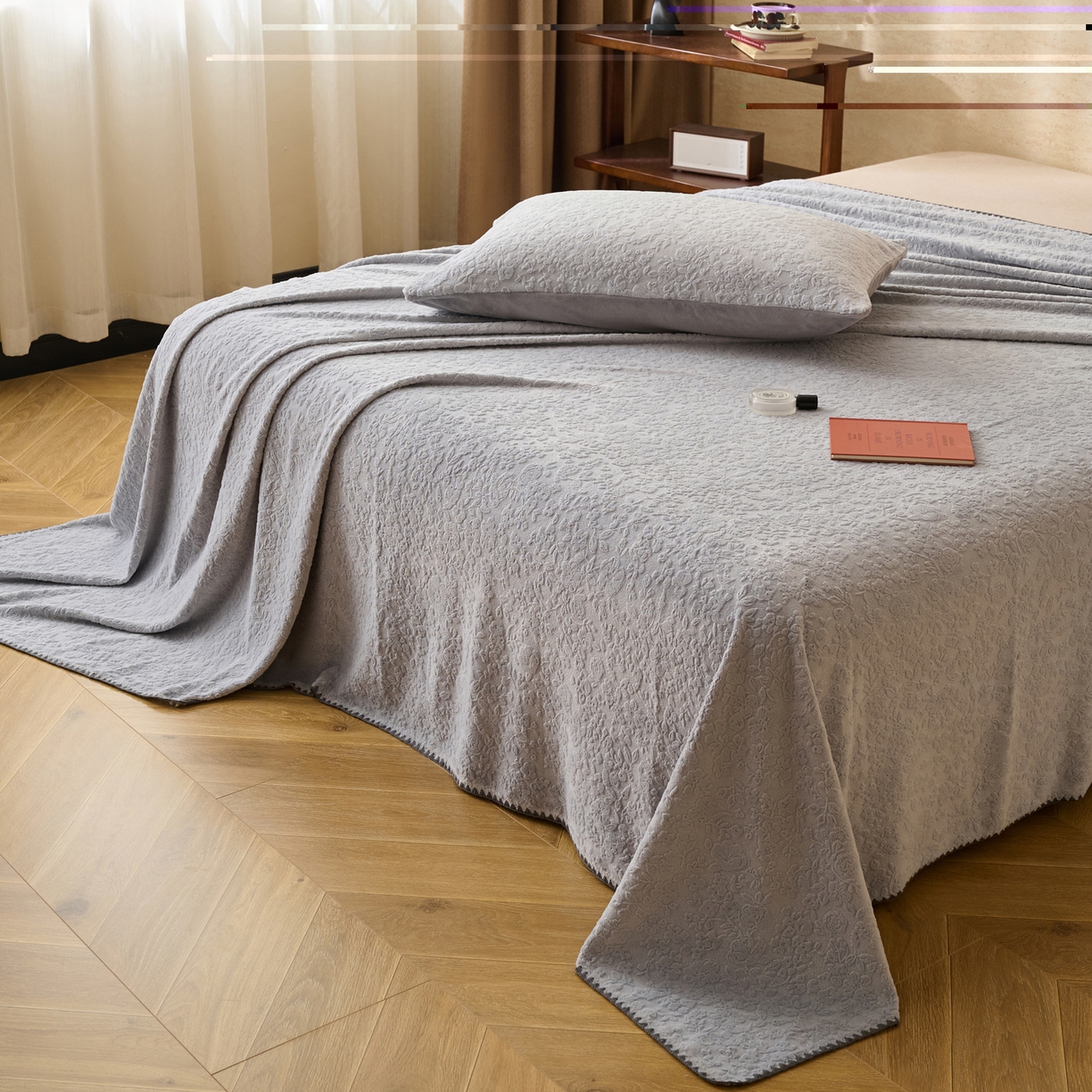 91家纺网 家纺一手货源 找家纺 早晨家纺 2025新款蝴蝶兰款高克重牛奶绒烂花单床单 蝴蝶兰-银灰